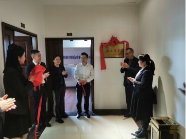 城投、工程聯(lián)合工會(huì)“職工書(shū)屋”揭牌